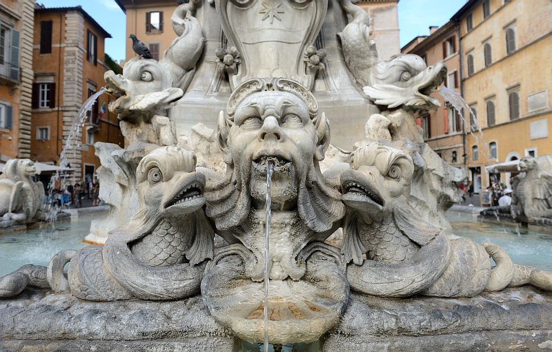 Figur in der Fontana del Pantheon
